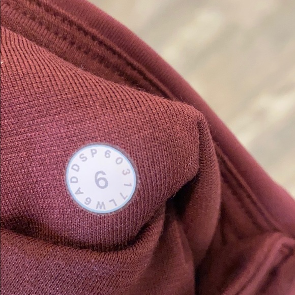 Lululemon Wunder Under Crop 17” Cassis Size 6 - Picture 5 of 6